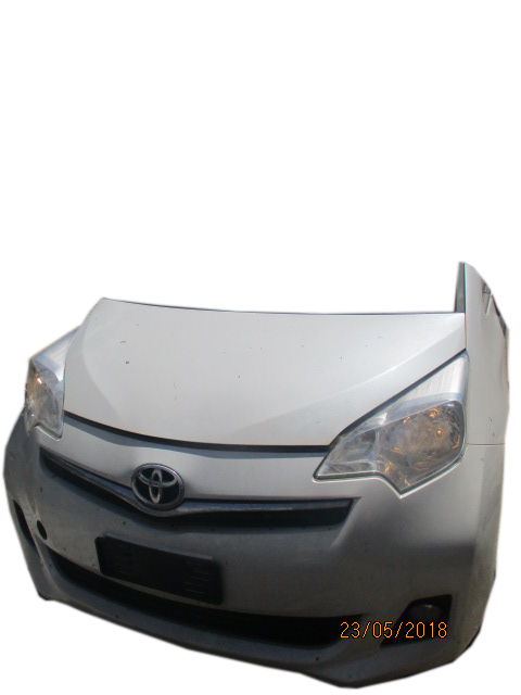 Toyota Verso S anno dal 2011 al 2015 Musata anteriore di colore bianco